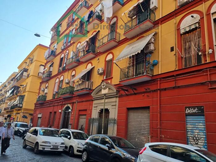 Appartamento bilocale in affitto in Via Benedetto Cairoli, Napoli