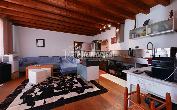 Appartamento bilocale in vendita in Via Vedrine, Polpenazze