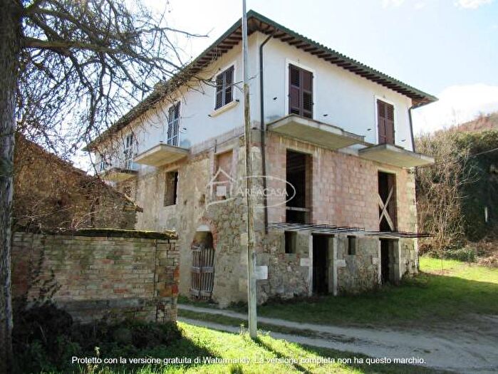 Casa con 6 locali in vendita in Strada Salare, Roccafluvione