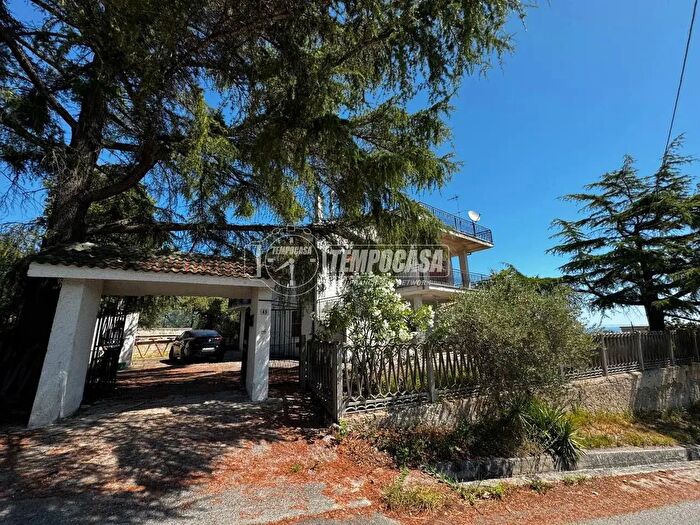 Appartamento quadrilocale in vendita in Via Vaschiola, Torrevecchia Teatina
