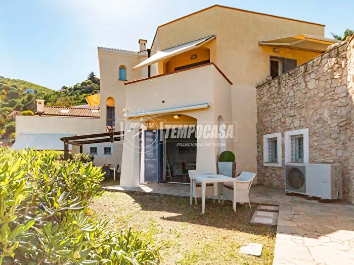 Appartamento trilocale in vendita in Via Serra, Spotorno