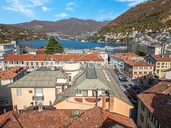 Appartamento con 6 locali in vendita in Como