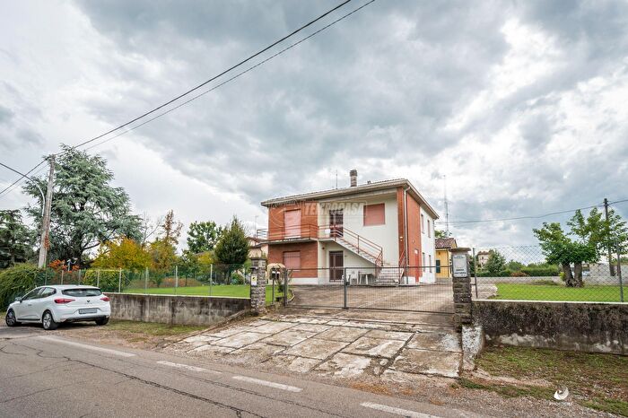 Casa con 7 locali in vendita in Via IV Novembre, Montecchio Emilia
