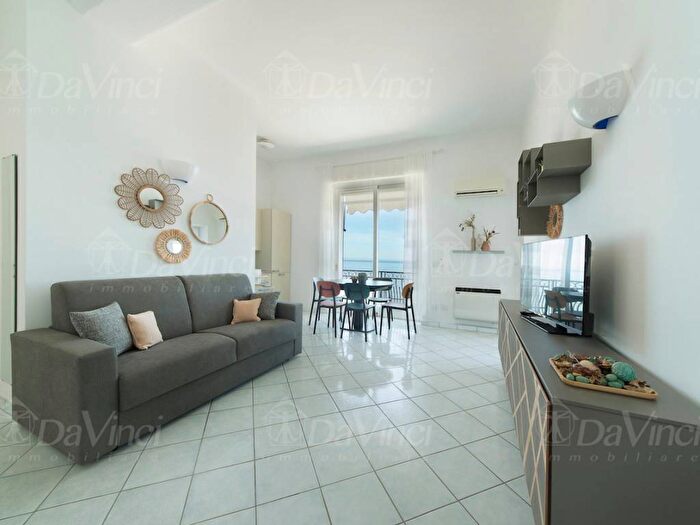 Appartamento trilocale in affitto in Via Roma, Fenarina Via Neghelli Collina di Ponente, Alassio