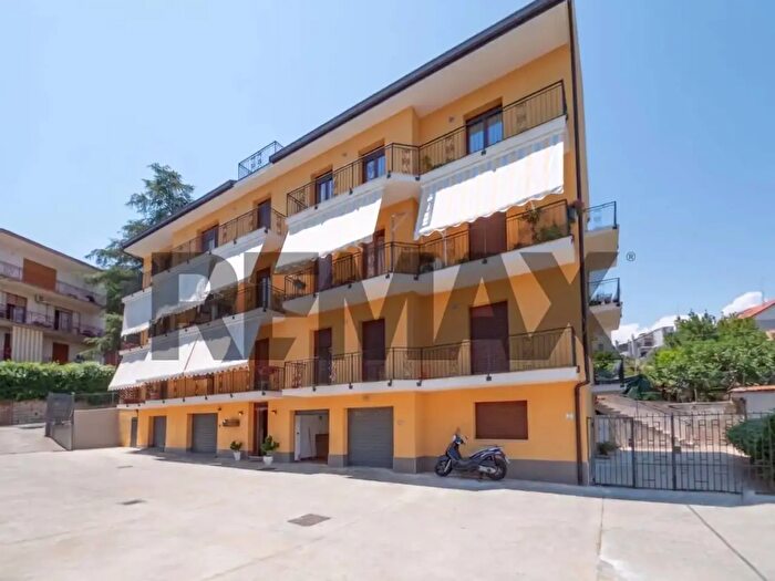 Appartamento quadrilocale in vendita in Via dei Carecini, Chieti