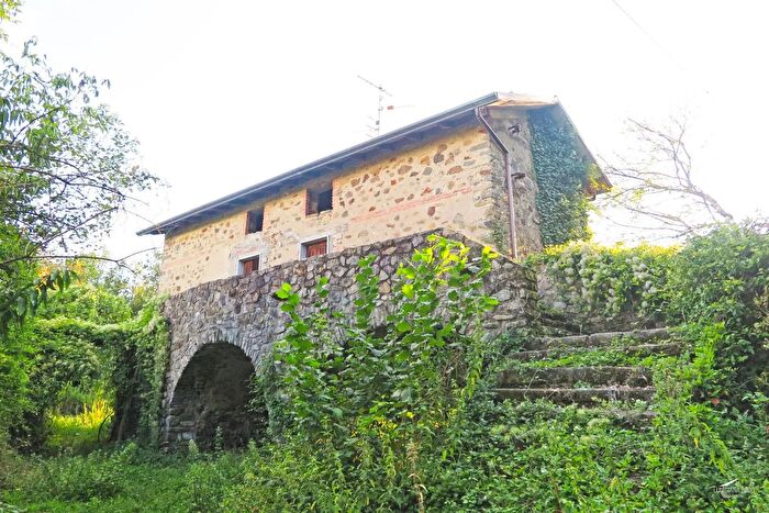 Casa con 5 locali in vendita in Mulazzo