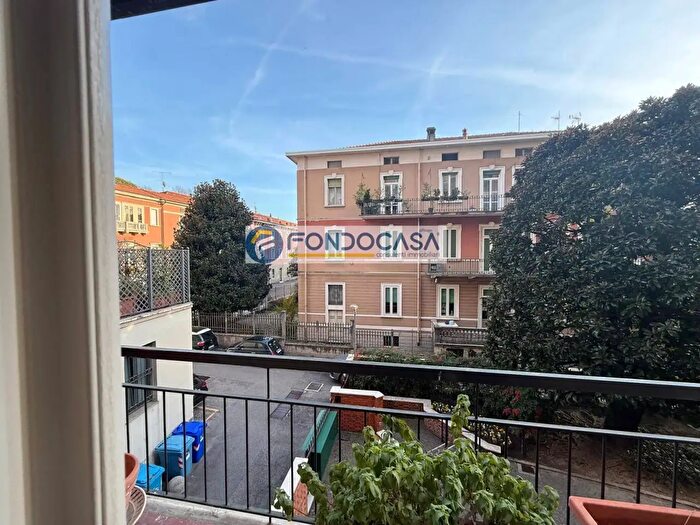 Appartamento con 9 locali in vendita in Via Mantova, Brescia