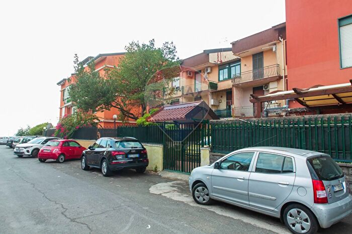 Appartamento con 5 locali in vendita in Via Pulei a, Mascalucia