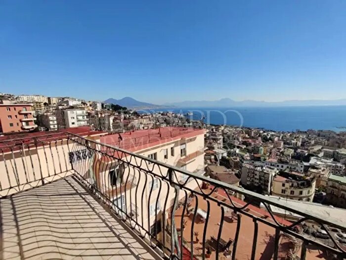 Appartamento con 6 locali in vendita in Via Kagoshima, Napoli