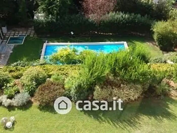 Casa con 7 locali in vendita in Scandriglia