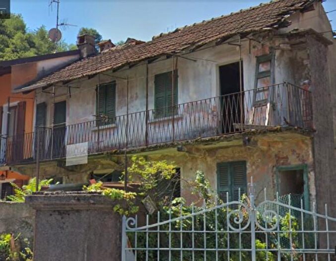 Casa quadrilocale in vendita in Via Ernesto De Angeli, Omegna
