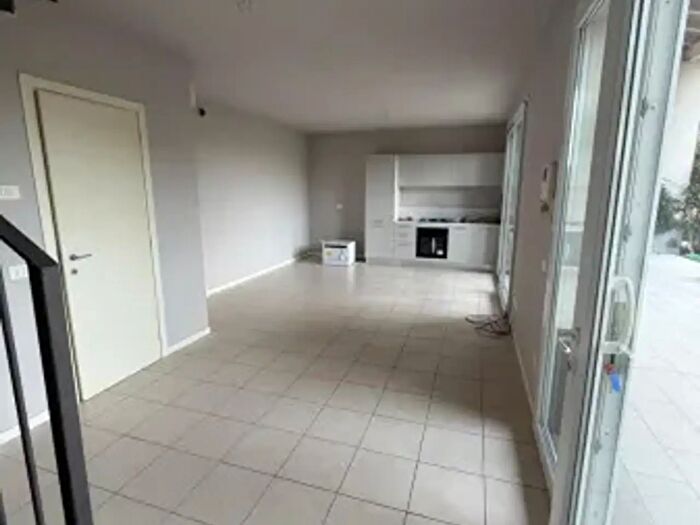 Casa trilocale in affitto in Via Castelletti, Parma