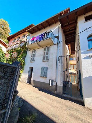 Casa con 8 locali in vendita in Varallo Vercelli, Varallo