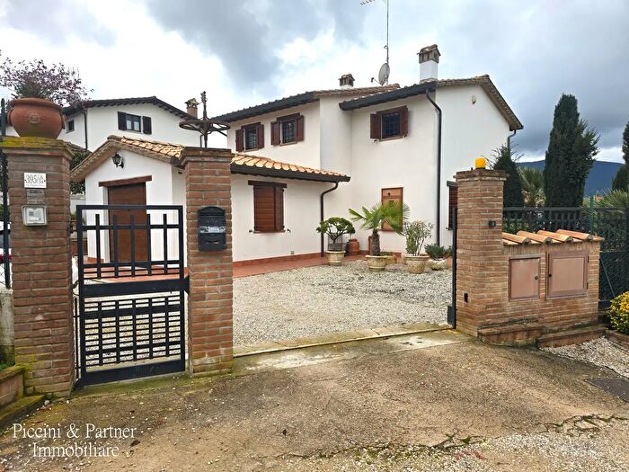 Casa con 7 locali in vendita in Strada Tiberina Nord, Perugia