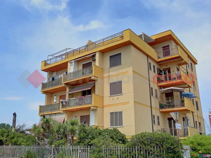 Appartamento trilocale in vendita in Via Ischia, Latina