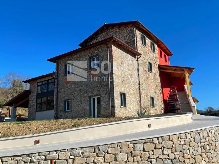 Casa quadrilocale in vendita in Via Ciro Menotti, Reggello