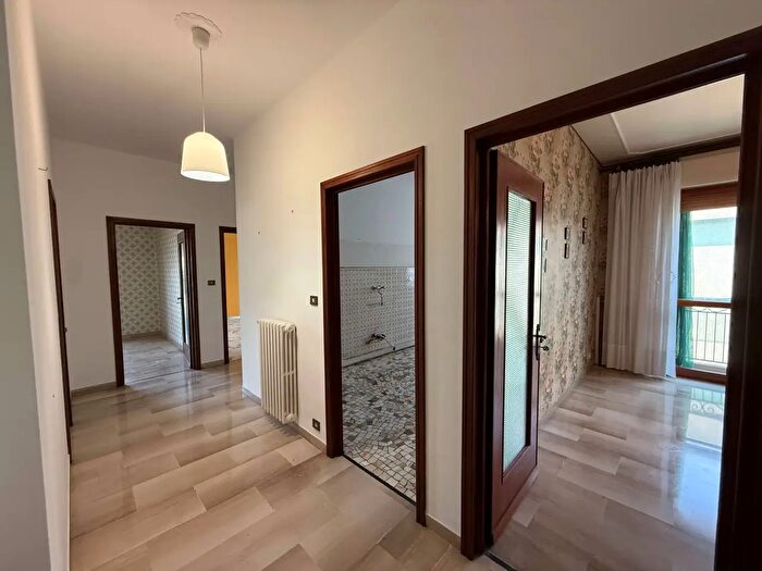 Appartamento quadrilocale in vendita in Piazza Napoleone, Spotorno
