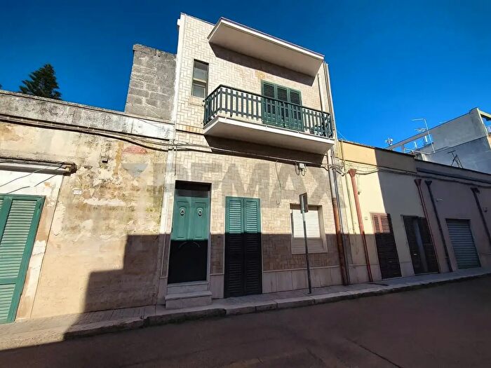 Casa con 7 locali in vendita in Via Dante Alighieri, San Pietro Vernotico