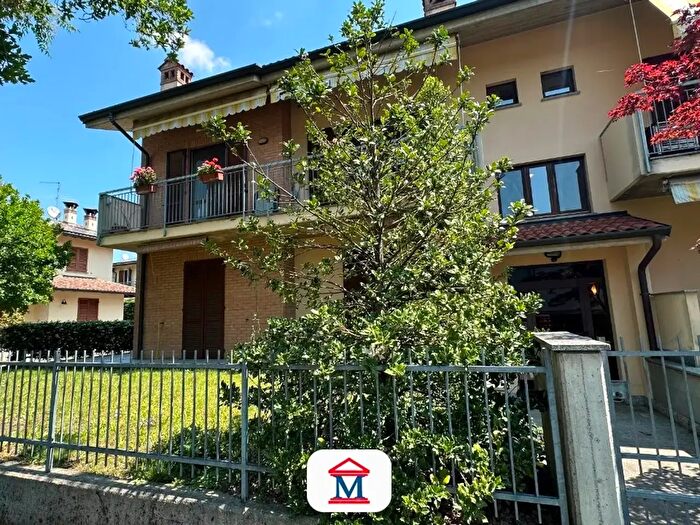 Appartamento quadrilocale in vendita in Via Giosue Carducci, Cologno Al Serio