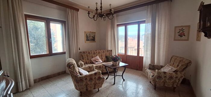 Appartamento con 6 locali in vendita in Via Provinciale Sud, Rapolano Terme