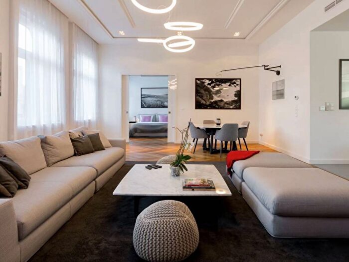 Appartamento trilocale in affitto in Via San Senatore, Missori, Milano