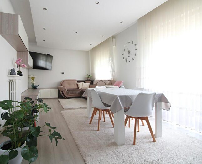 Appartamento trilocale in vendita in Via De Zaiacomo, San Pietro In Casale