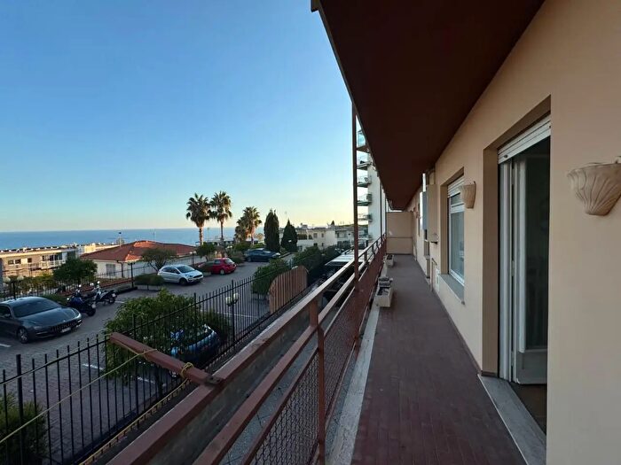 Appartamento trilocale in vendita in Via Padre Semeria, Sanremo