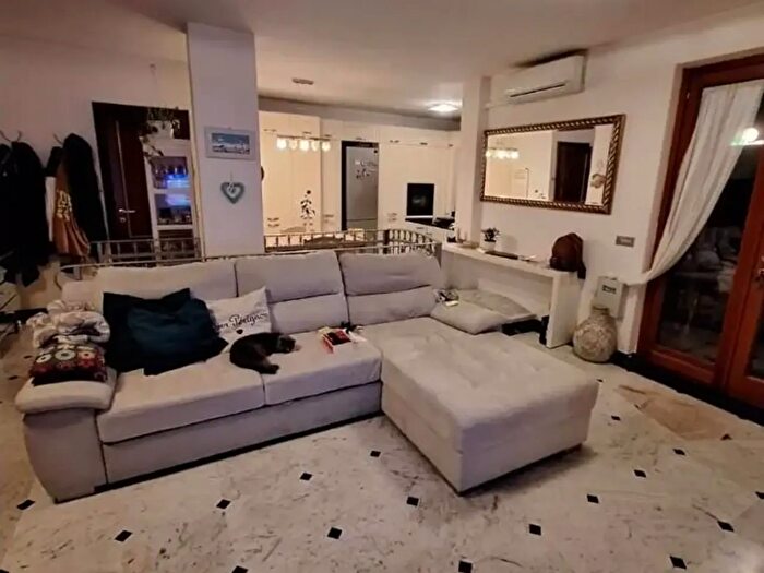 Appartamento con 5 locali in vendita in a Bassagrande, Carrara