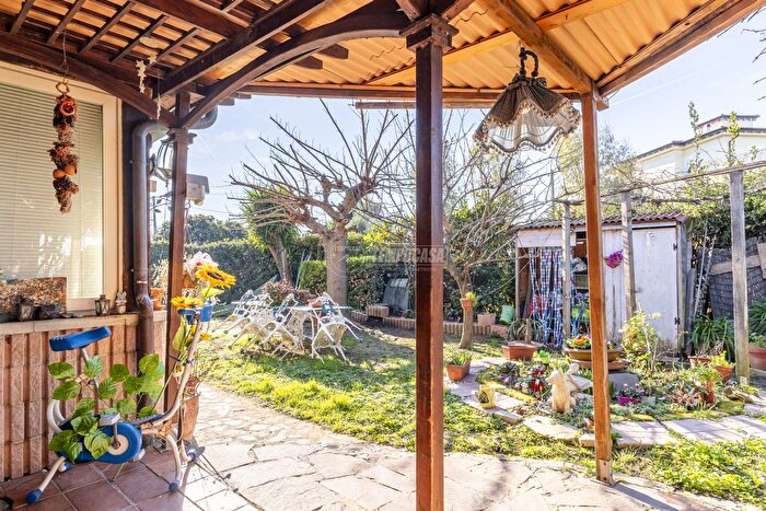 Appartamento con 7 locali in vendita in Via della Fontanella, Livorno