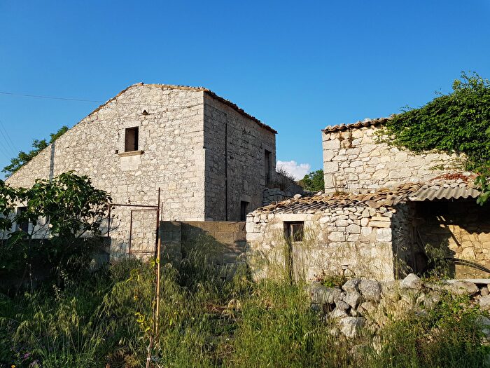Casa con 5 locali in vendita in Ragusa
