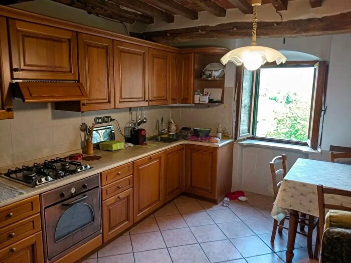 Casa trilocale in vendita in Pescia
