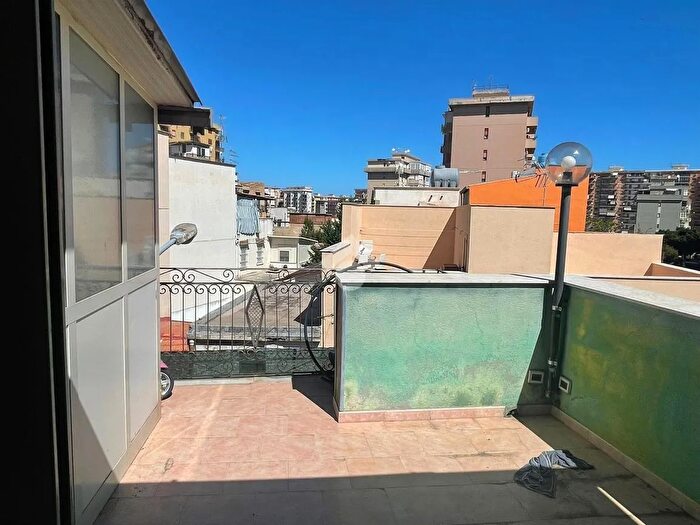 Appartamento trilocale in vendita in Corso dei Mille, Palermo