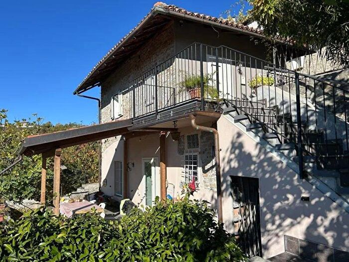 Casa trilocale in vendita in Cerreto Langhe