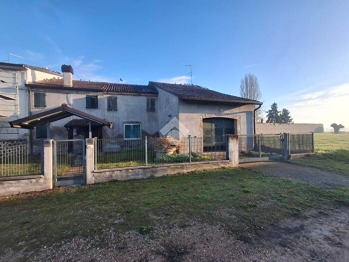 Casa trilocale in vendita in San Pietro Di Morubio