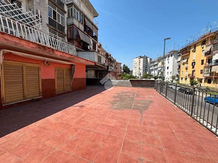 Appartamento quadrilocale in vendita in Via Amalfi, Napoli