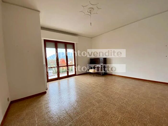 Appartamento con 6 locali in affitto in S Donato, Lucca