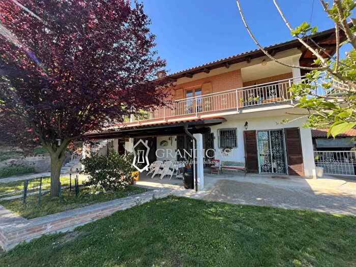 Casa con 8 locali in vendita in Borgata Perello, Aramengo