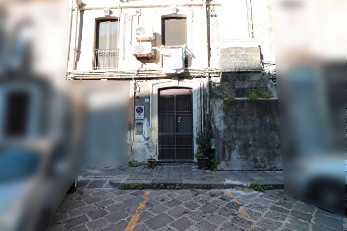 Appartamento bilocale in vendita in Via Manzoni Angolo Via San Giuliano, Catania