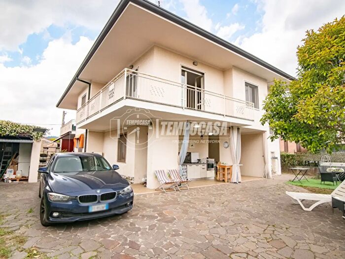 Casa quadrilocale in vendita in Rovato