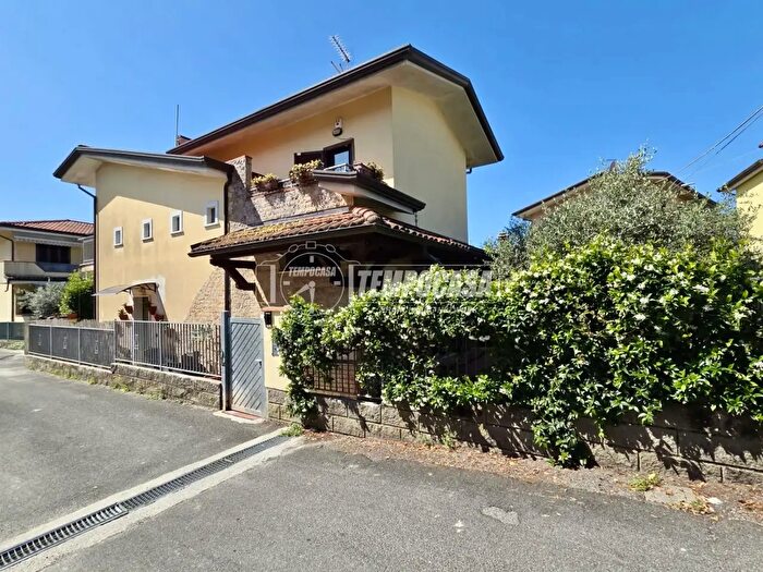 Casa con 7 locali in vendita in Via Castagnola di Sotto B, Massa