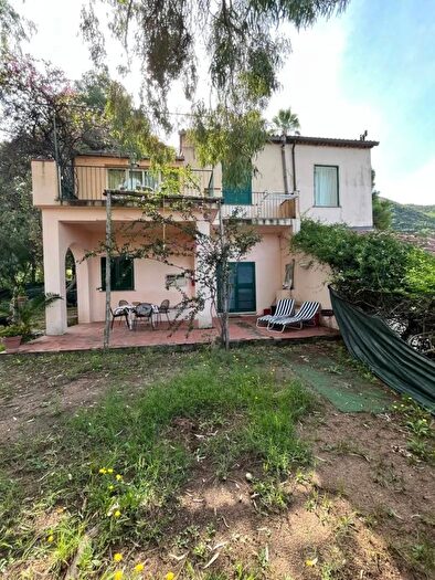 Casa con 12 locali in vendita in Via Mariano Meligrana, Parghelia