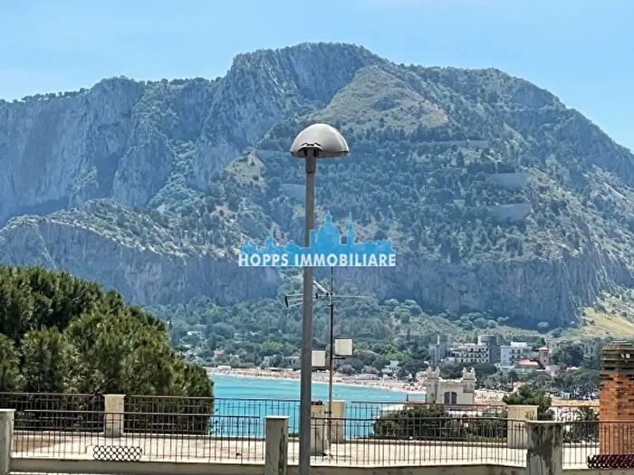 Casa quadrilocale in affitto in Via Pindaro, Palermo