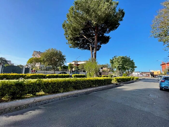 Appartamento bilocale in vendita in Via Tespi, Roma