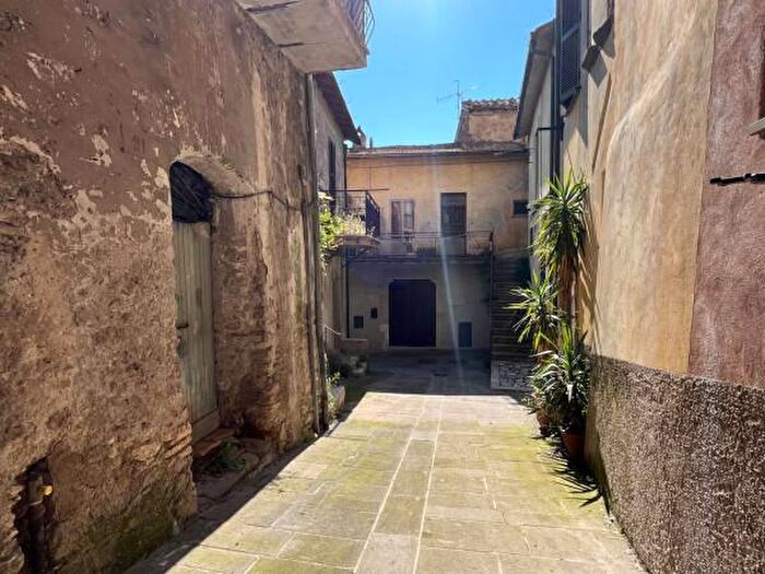 Appartamento con 5 locali in vendita in Via Piè di Marmo, Orte