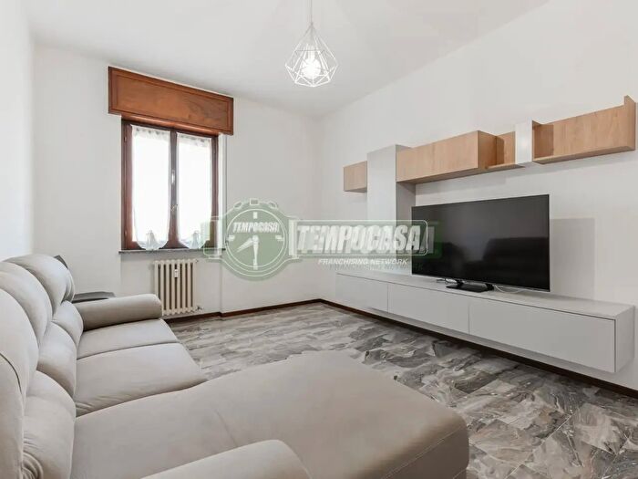Appartamento trilocale in affitto in Via Epis, Grassobbio