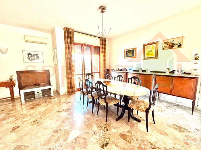 Appartamento con 5 locali in vendita in Via Magenta, Monopoli