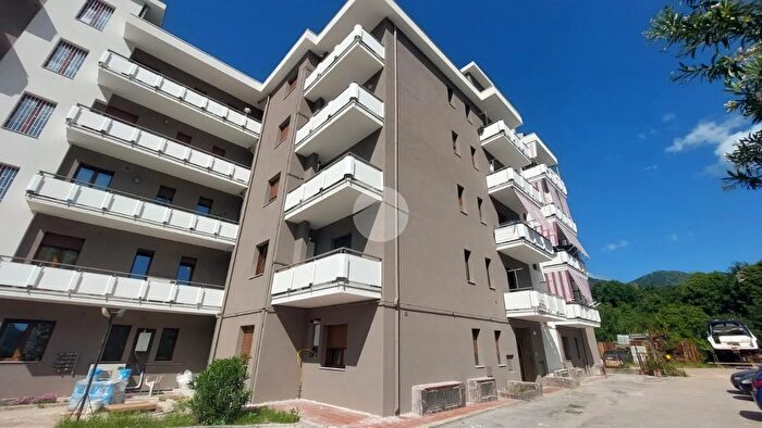 Appartamento quadrilocale in vendita in Via Tenente Farina, Pellezzano