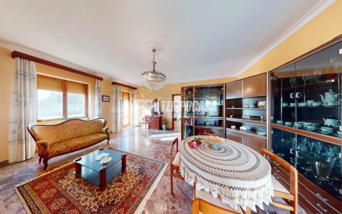 Appartamento con 7 locali in vendita in Via Alessandro Manzoni, Cannole