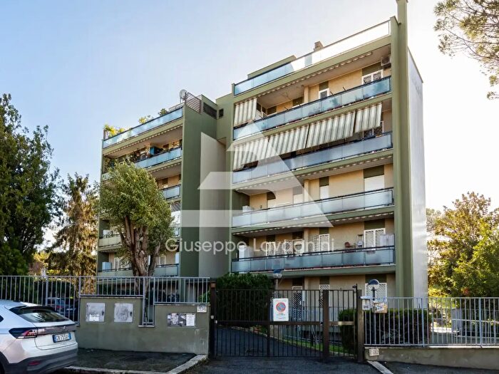 Appartamento quadrilocale in vendita in Via Nanchino, Roma