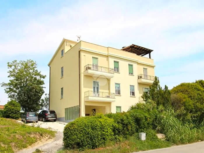 Appartamento con 5 locali in vendita in Contrada Salette, Fermo